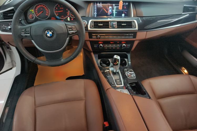 Used BMW 5 Series 2015 520i Elegant Edition Center Console