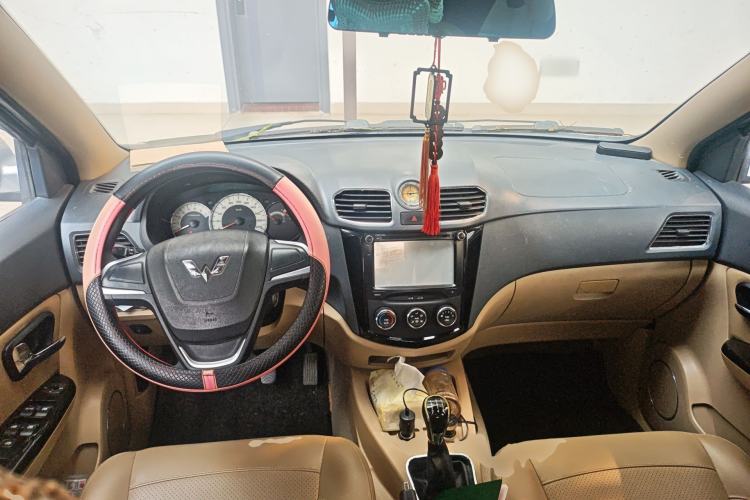 Used Wuling Hongguang 2014 1.5L S Comfort Model

