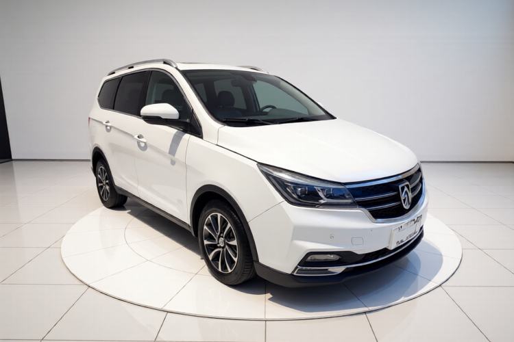 Used Baojun 730 2017 1.5T DCT Flagship Model 7 Seats China V Emission Standard Front Right 45 Deg
