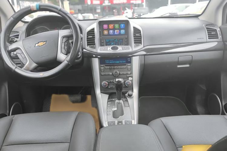 Used Chevrolet Captiva 2015 2.4L 4x4 Flagship Edition 7-Seater