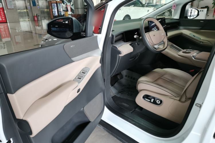 Used XPeng X9 2025 740 Ultra-Long Range Max Driver Seat