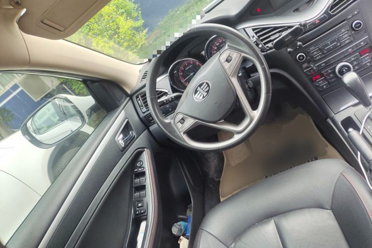 Used Bestune B70 2014 2.0L automatic luxury version Steering Wheel