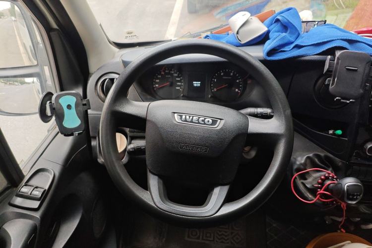 Used Iveco Eurocargo 2021 2.0T Manual Super-Rui Short Wheelbase Low-Roof Side-Hinged Door F1A
