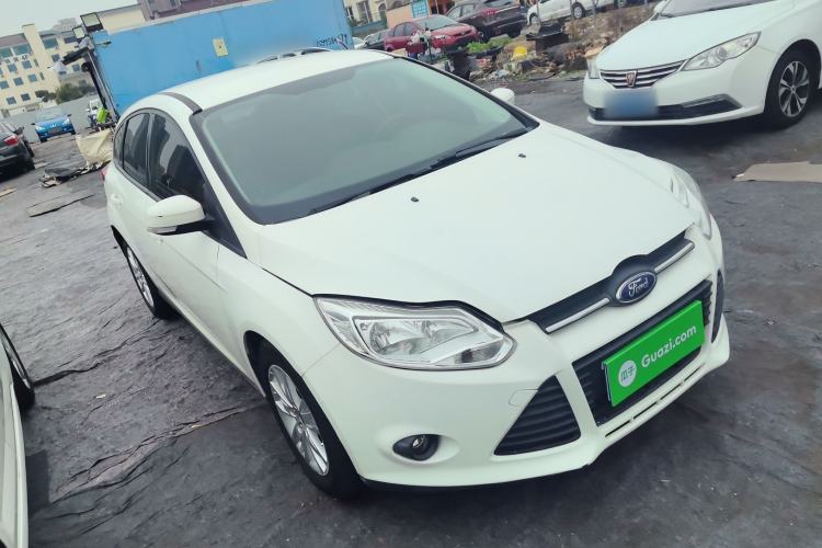 Used Ford Focus 2015 Hatchback 1.6L Manual Fashion Edition
