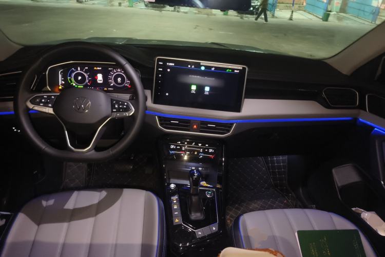 Used Volkswagen Tayron GTE Plug-in Hybrid 2023 280TSI Luxury Plus Advanced Edition Center Console