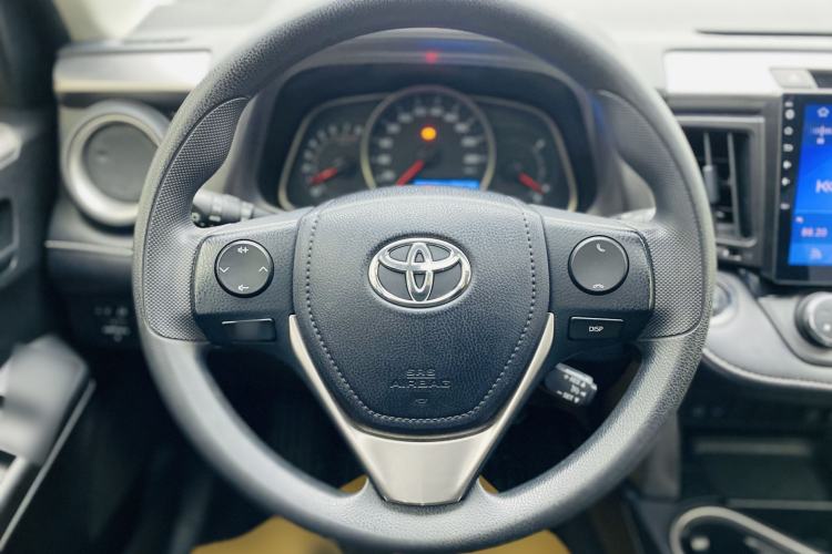 Used Toyota RAV4 2016 2.0L CVT Two-Wheel Drive Fashion Edition China V Standard