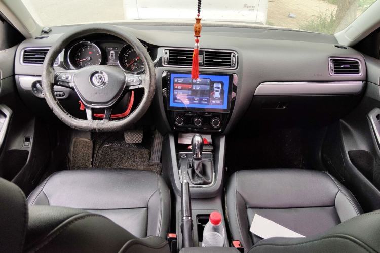 Used Volkswagen Sagitar 2018 280TSI DSG Comfort Model Center Console