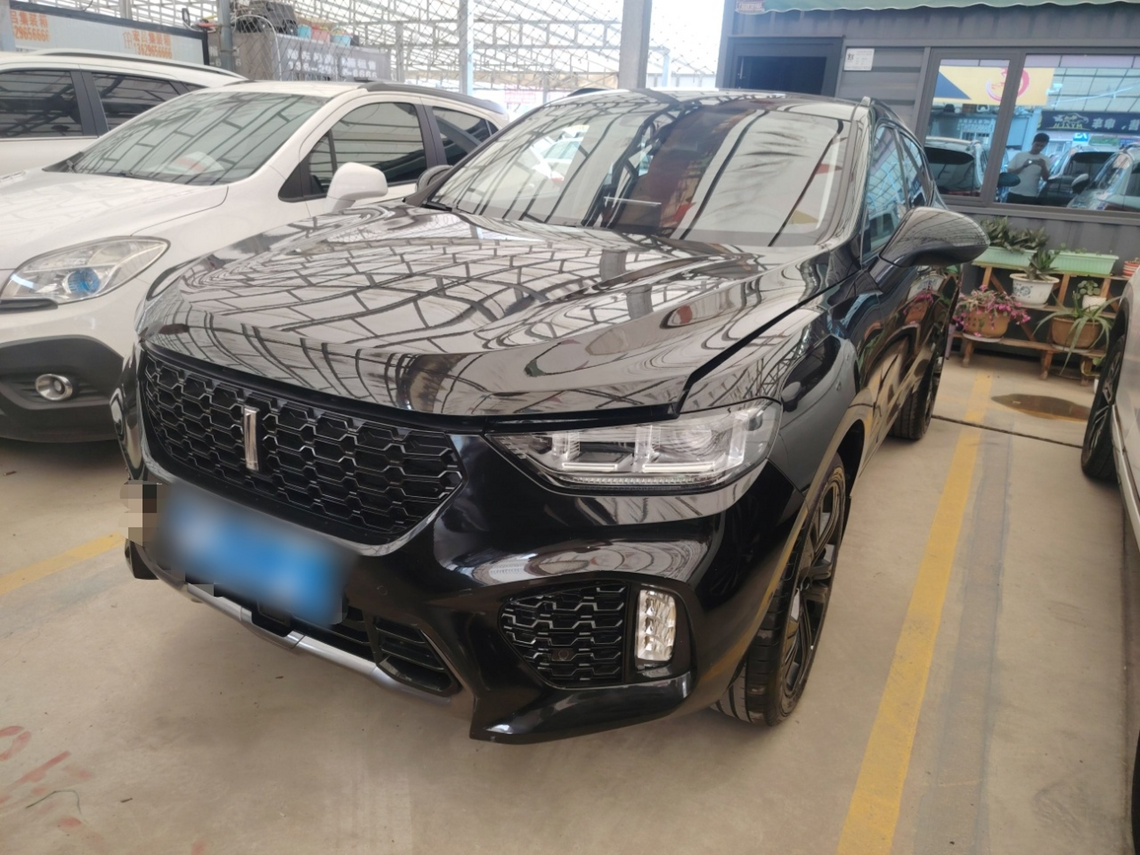 Под передней частью автомобиля