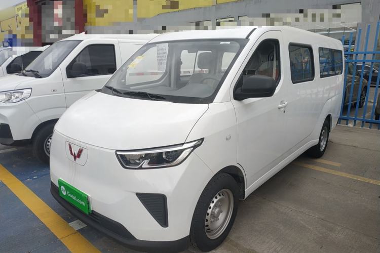 Used Wuling Yangguang 2024 300KM Comfort Version Passenger Van 75kW
