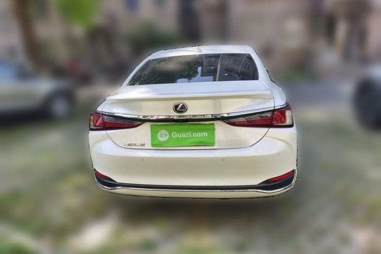 Used Lexus ES 2021 300h Deluxe Edition
