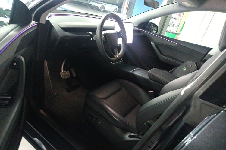 Used Tesla Model Y 2025 Long-Range All-Wheel-Drive Version
