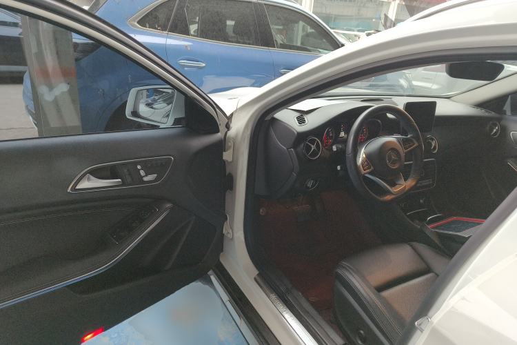 Used Mercedes-Benz GLA 2019 GLA 200 Dynamic Edition Driver Seat