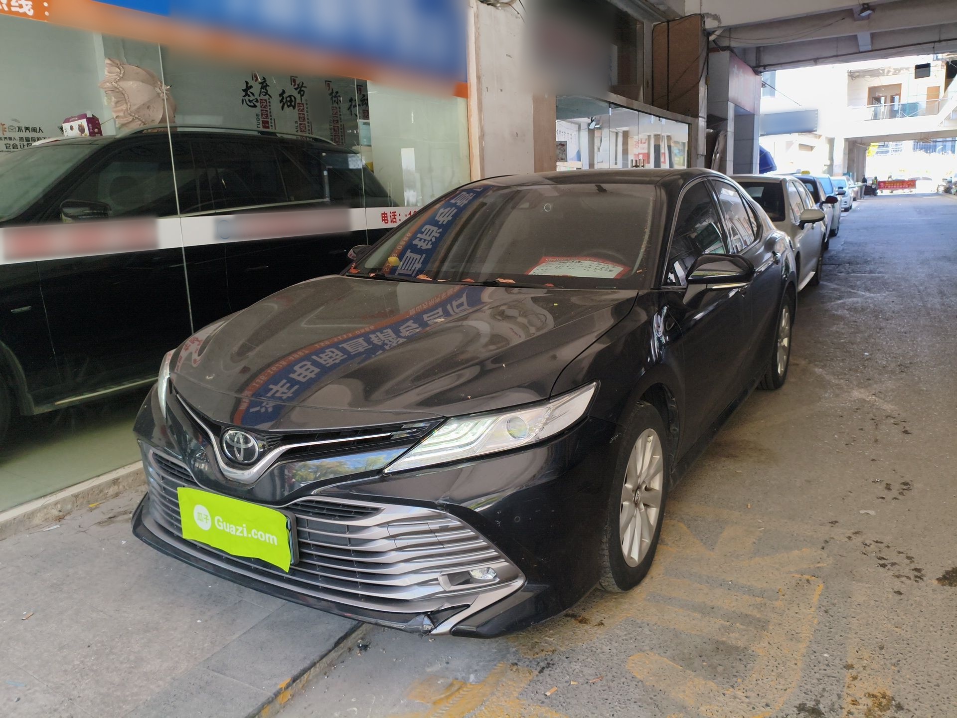 تحت مقدمة السيارة