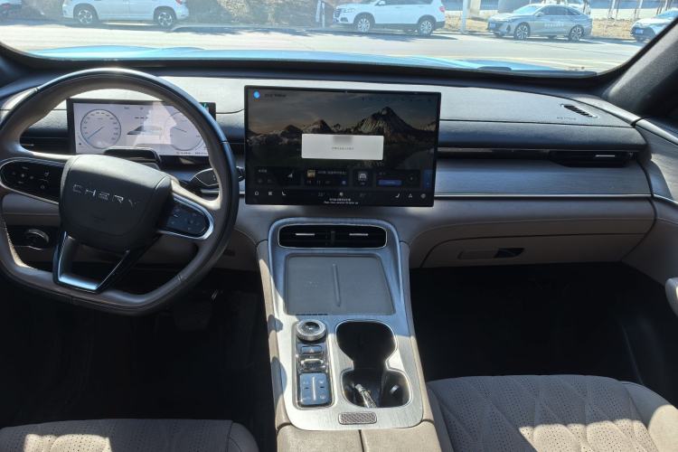 Used Chery Tiggo 8 PLUS C-DM 2025 1.5T 116 km Prestige Version 5 Seats Interior 2