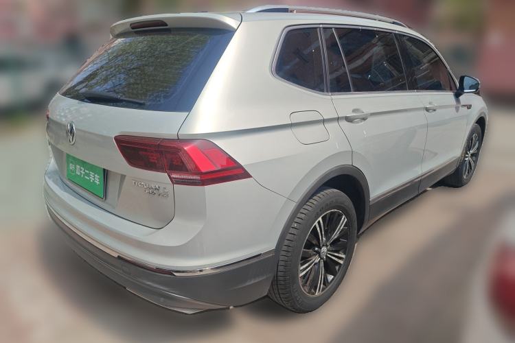 Used Volkswagen Tiguan L 2018 380TSI Automatic All-Wheel Drive Luxury Edition Rear Right 45 Deg