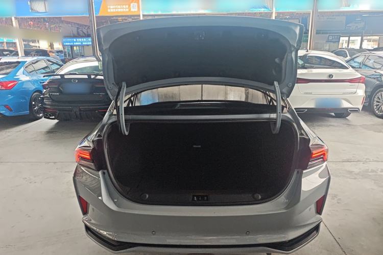 Used Dongfeng Aeolus Yixuan MAX 2023 1.5T Super Cool Trendy Dad Edition Trunk