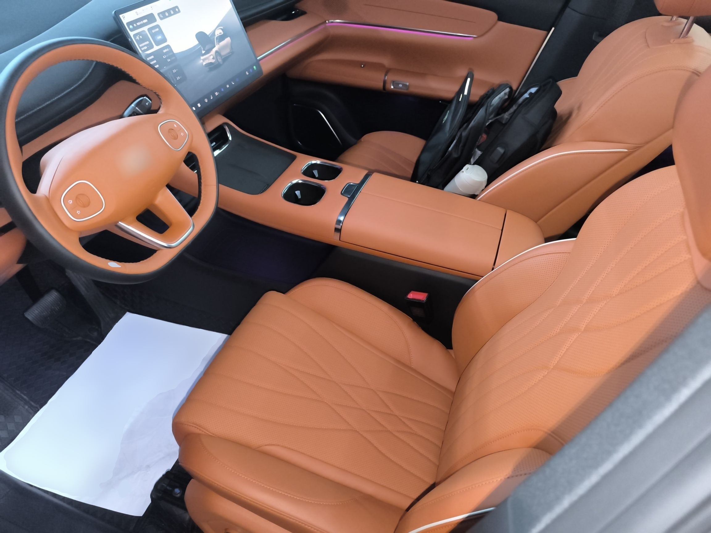 المقاعد الأمامية داخل السيارة