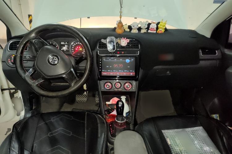 Used Volkswagen Polo 2014 1.6L Automatic Comfort Edition Center Console