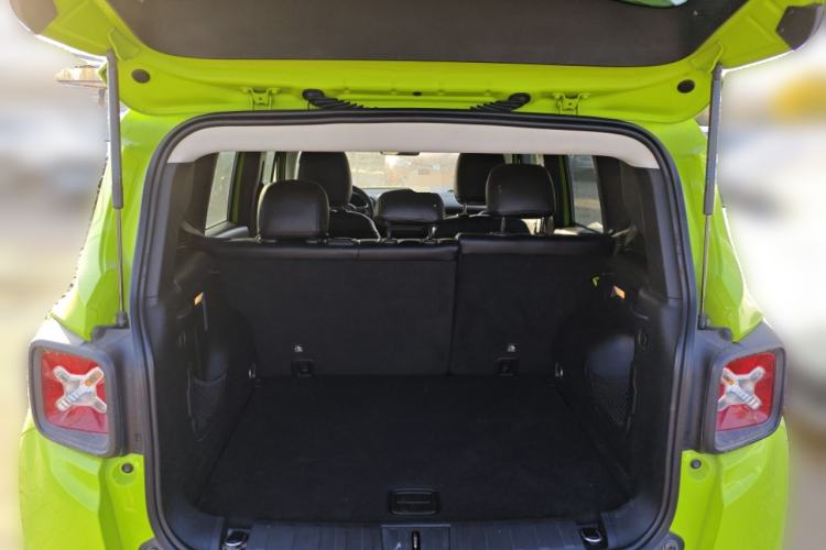 Used Jeep Renegade 2018 Connected Large Screen Version 180T Automatic High-Energy Edition
