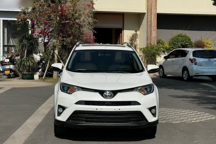 Used Toyota RAV4 2016 2.0L CVT Two-Wheel Drive Fashion Edition China V Standard
