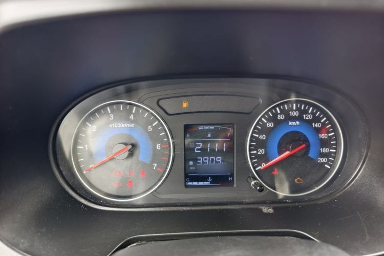 Used Dongfeng Fengon 380 2022 1.5L Comfort-Class Passenger Vehicle (Steel Spring) with 5 Seats