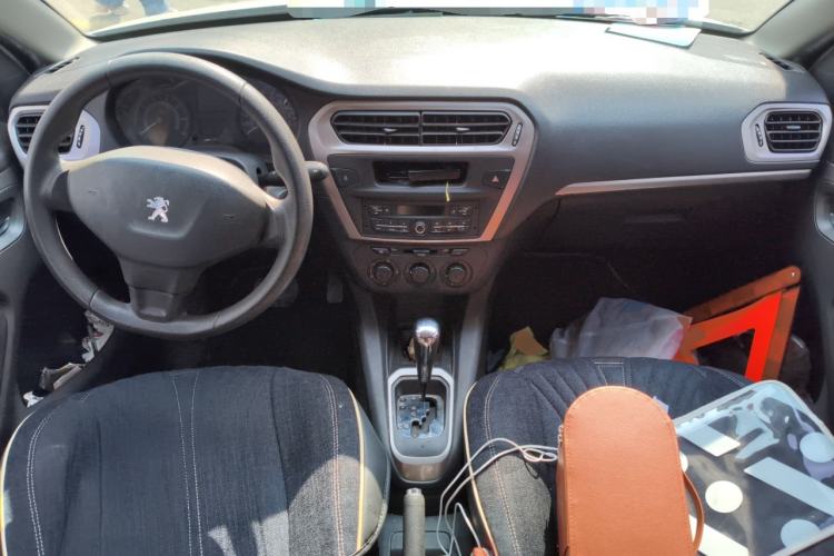Used Peugeot 301 2014 1.6L Automatic Comfort Edition Center Console
