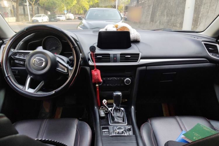 Used Mazda 3 Axela 2017 Sedan 1.5L Automatic Luxury Model China VI Standard Center Console