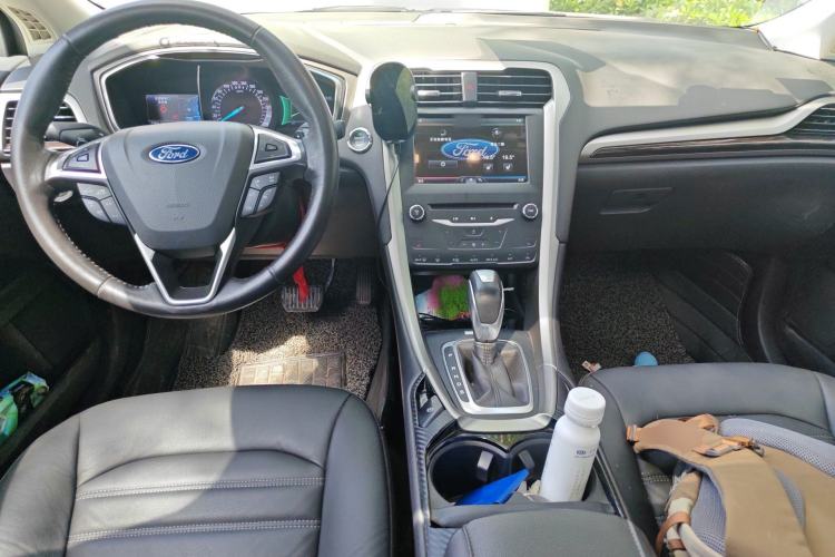 Used Ford Mondeo 2013 2.0L GTDi 200 Luxury Model Center Console