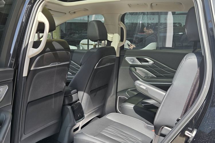 Used Hongqi HS7 PHEV 2024 2.0T PHEV Four-Wheel Drive Flagship Edition 6 Seats Interior 2