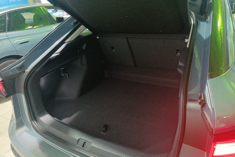 Used Volkswagen ID.7 VIZZION 2024 AIR model Trunk