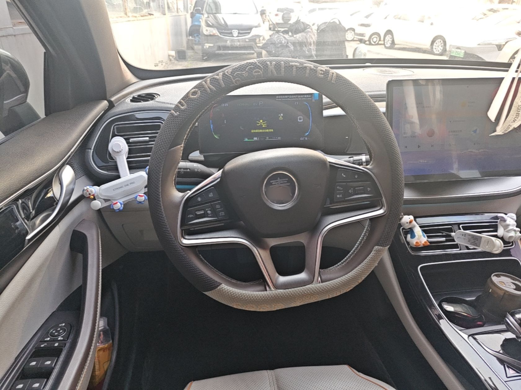 BYD Qin PLUS 2024 HONOR Edition DM-i 120KM Excellence Model — снимка 13