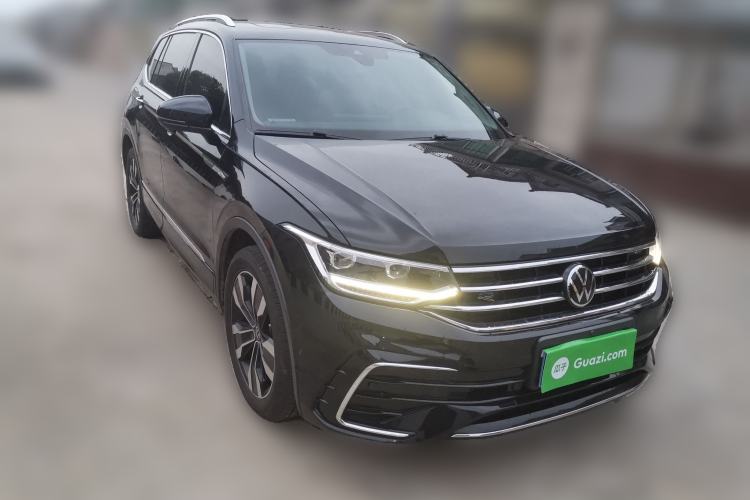 Used Volkswagen Tiguan L 2023 330TSI Automatic Two-Wheel Drive R-Line Flagship Edition Front Right 45 Deg