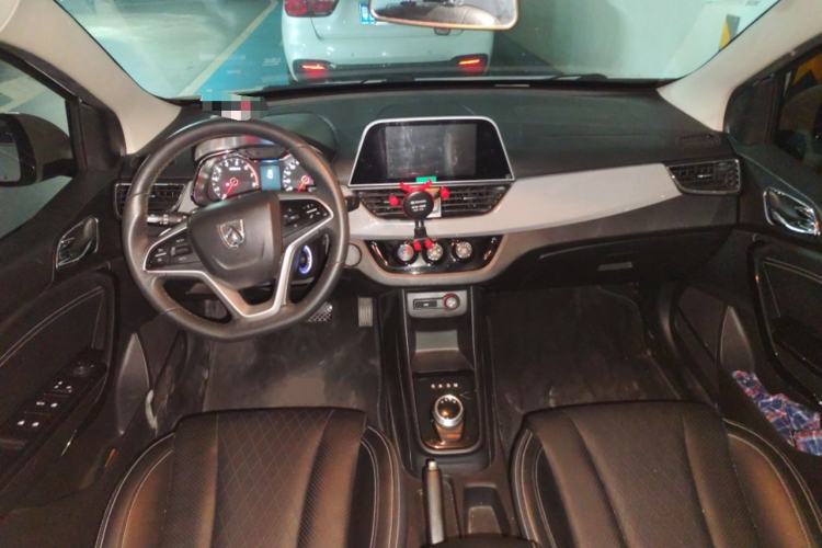 Used Baojun 310W 2018 1.5L Automatic Luxury Version China V Center Console