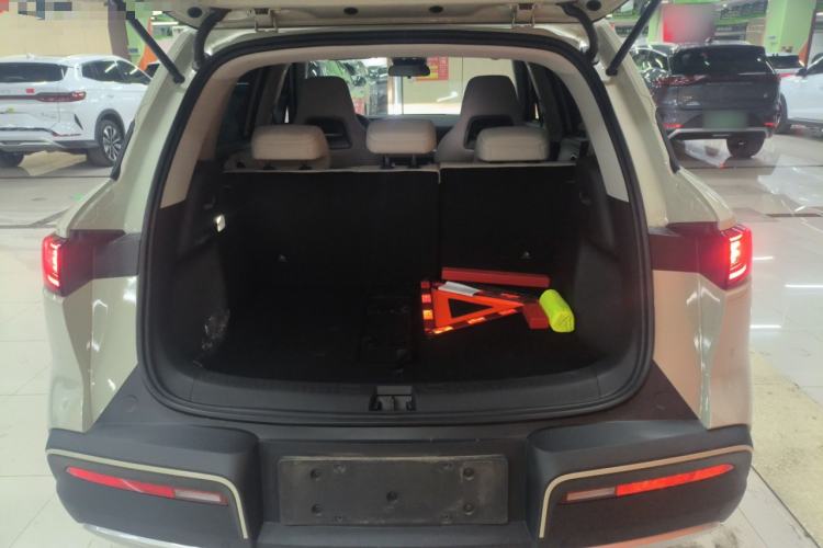 Used BYD Yuan UP 2025 Model 301KM Leading Version Trunk