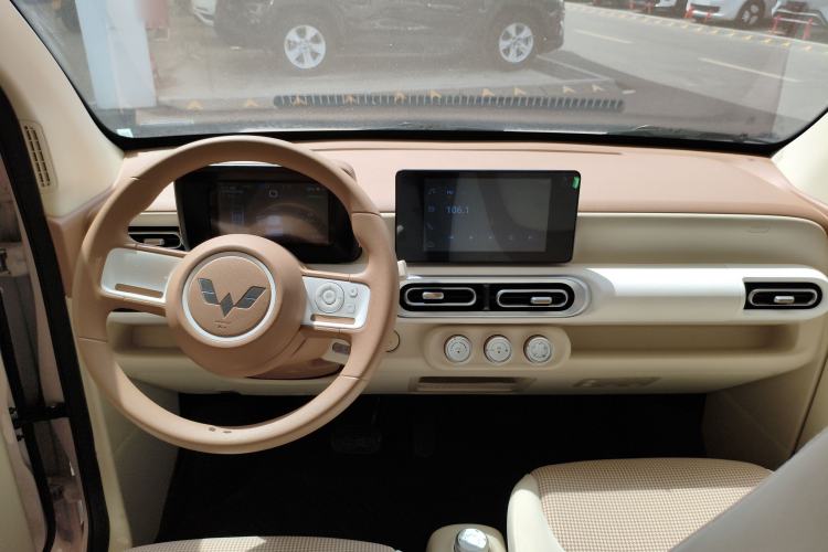 Used Wuling Hongguang MINIEV 2024 3rd Generation 215km Advanced Version
