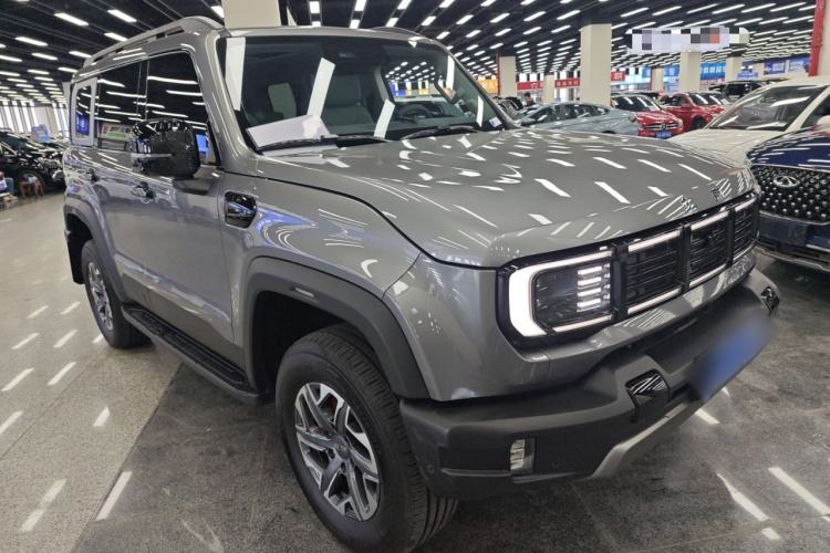 Used BAIC Off-Road BJ40 2024 2.0T All-New Urban Hunter Edition Chivalrous Style Front Right 45 Deg