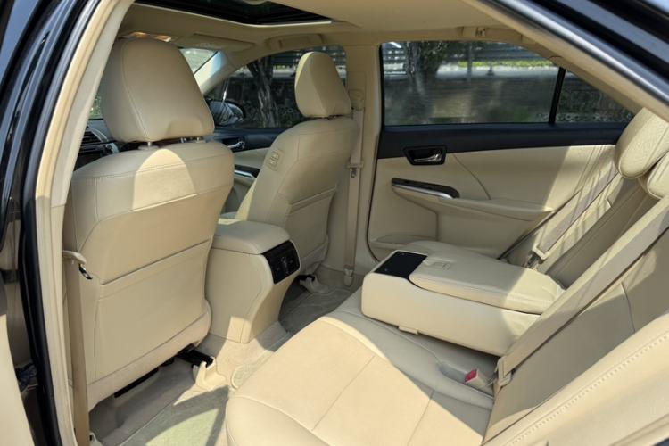 Used Toyota Camry 2015 Dual-Engine 2.5 HG Luxury Navigation Edition Interior 4