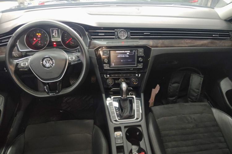 Used Volkswagen Magotan 2018 380TSI DSG Luxury Model Center Console