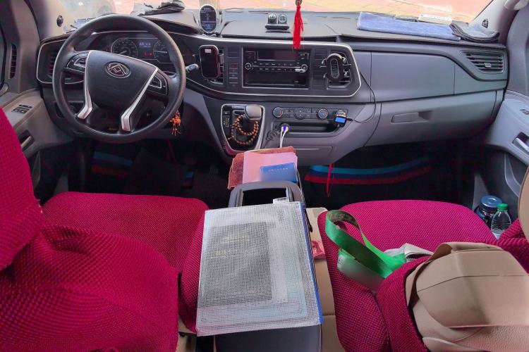 Used SAIC MAXUS Xintu V80 2023 2.0T AMT Classic Aoyuntong Power Version Long Wheelbase Mid-Roof Design 6/7/8/9-Seater
