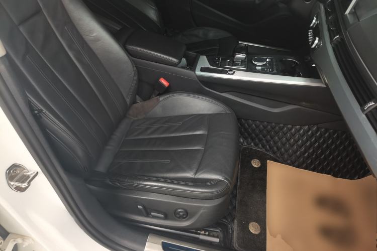 Used Audi A4L 2019 40 TFSI Fashion Edition China VI Emission Standard Right Front Seat