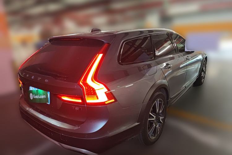 Used Volvo V90 2017 Cross Country T5 AWD Prestige Edition