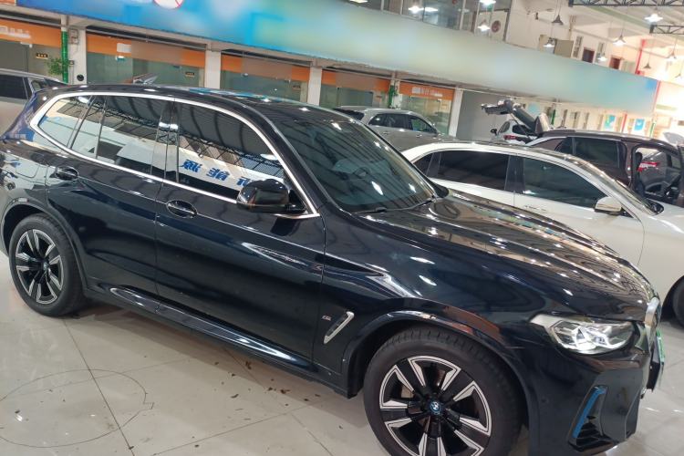 Used BMW iX3 2022 Updated Leading Version Front Right 45 Deg