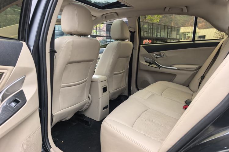 Used Zotye Z300 2016 1.5L Manual Luxury Model
