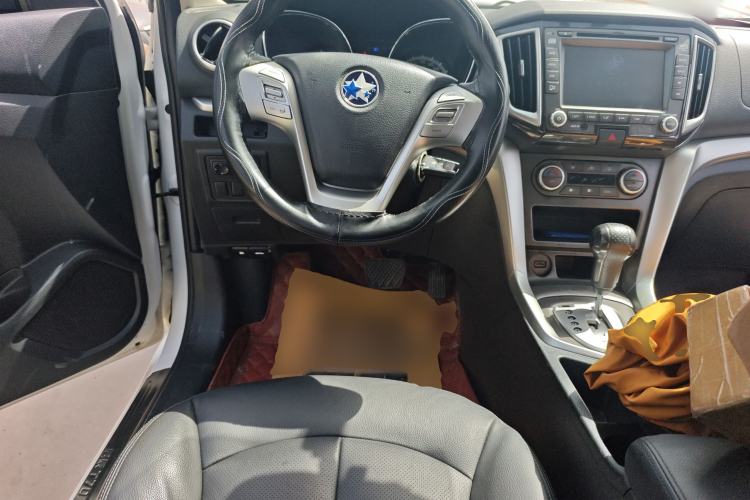 Used Venucia T70 2015 2.0L CVT Smart Edition Steering Wheel