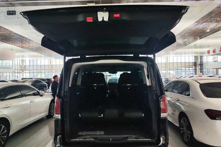 Used Mercedes-Benz V-Class 2024 V 300 Pilot Edition