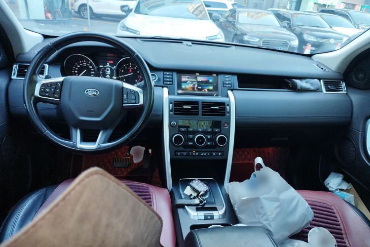 Used Land Rover Discovery Sport 2018 240 PS HSE Version Center Console