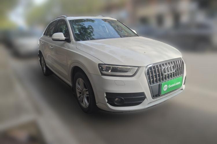 Used Audi Q3 2015 30 TFSI Comfort Model Front Right 45 Deg