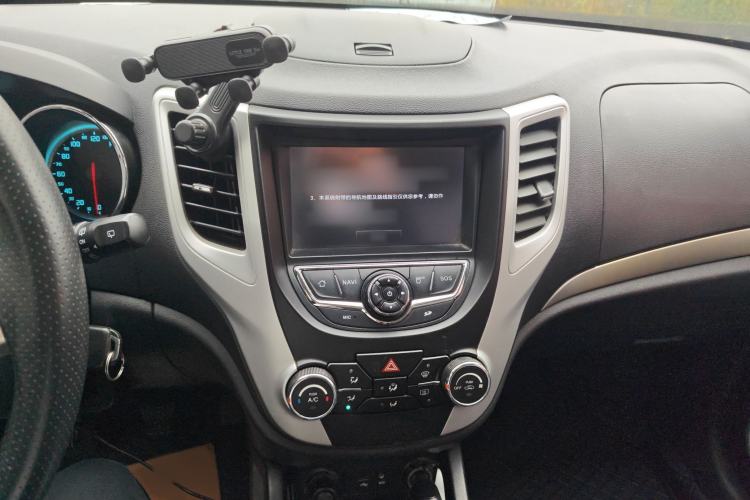 Used CHANGAN CS35 2015 1.6L Manual Luxury Model China IV Standard Interior 2