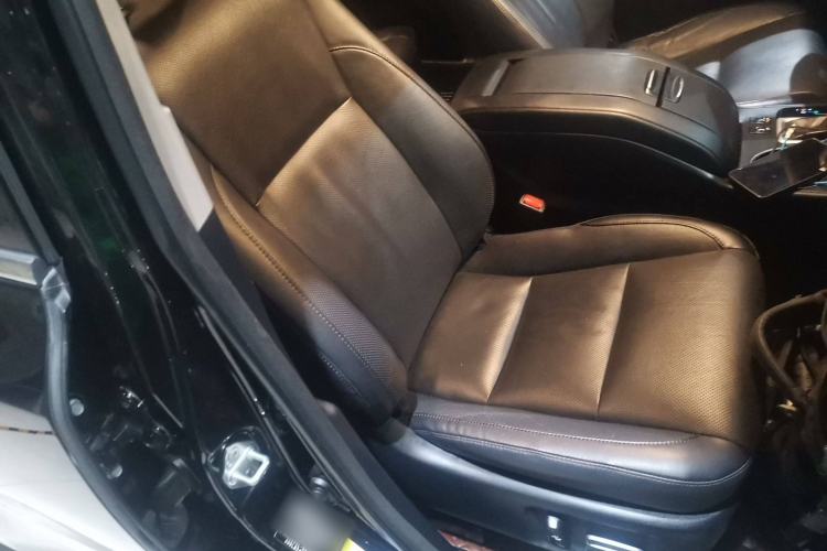 Used Toyota Highlander 2018 2.0T Four-Wheel Drive Luxury Edition 7 Seats China V Emission Standard
