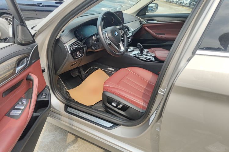 Used BMW 5 Series 2022 Updated 530Li Leading Edition Luxury Package Driver Seat